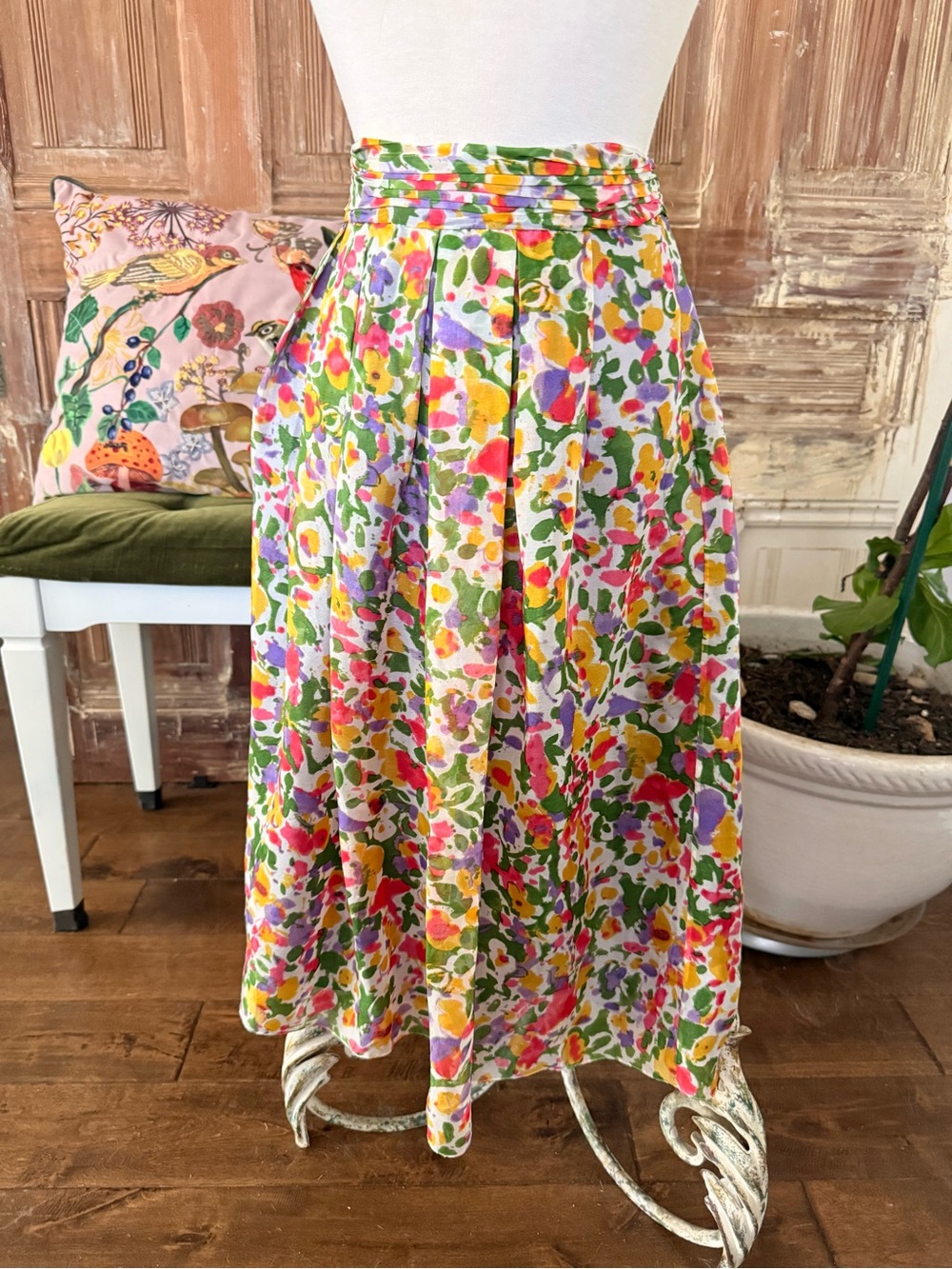 Vintage Floral Pleated Midi Skirt in Multicolor